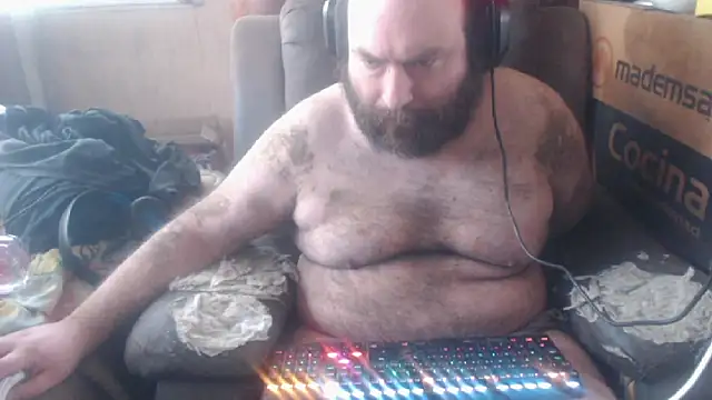 Snapshot of hairyhulk chatting on October 29, 2025, 2:27 pm hairyhulk online show from October 29, 2025, 2:27 pm