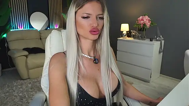 SweetBlondy35 online show from May 19, 2026, 7:26 am