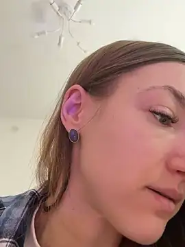 Snapshot of KateRedgar chatting on March 16, 2026, 10:30 am KateRedgar online show from March 16, 2026, 10:30 am