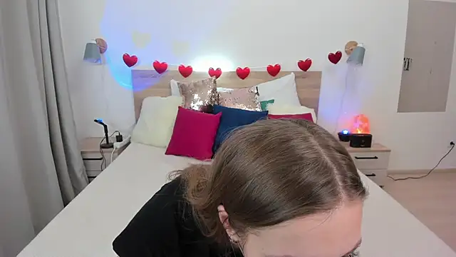 Snapshot of KateRedgar chatting on February 8, 2026, 1:53 pm KateRedgar online show from February 8, 2026, 1:53 pm