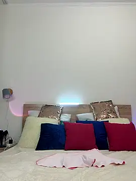 KateRedgar online show from October 25, 2025, 1:45 pm