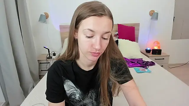 Snapshot of KateRedgar chatting on February 24, 2026, 3:02 pm KateRedgar online show from February 24, 2026, 3:02 pm