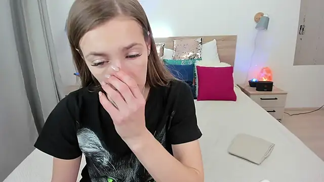 Snapshot of KateRedgar chatting on February 5, 2026, 4:47 pm KateRedgar online show from February 5, 2026, 4:47 pm