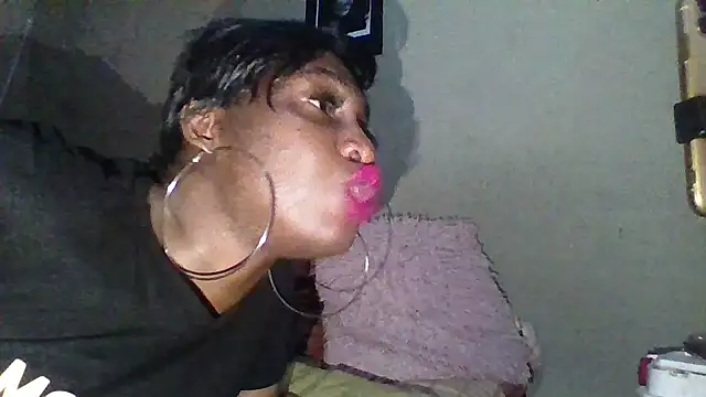 Snapshot of Moorella1 chatting on October 8, 2025, 8:09 pm Moorella1 online show from October 8, 2025, 8:09 pm