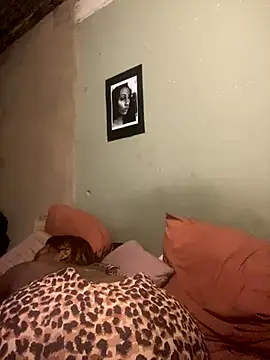 Snapshot of Moorella1 chatting on November 25, 2025, 6:36 am Moorella1 online show from November 25, 2025, 6:36 am