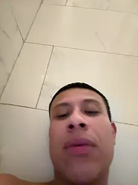 AdrianUquillas online show from February 13, 2026, 6:13 am