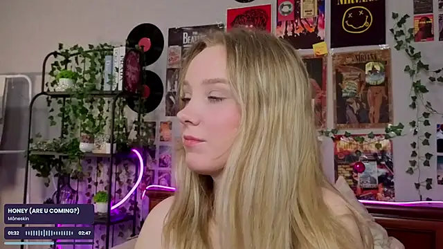 AliciaParkerf online show from September 19, 2025, 8:57 pm