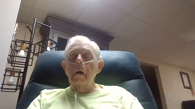 Snapshot of bootlegmanz chatting on June 7, 2026, 2:55 pm bootlegmanz online show from June 7, 2026, 2:55 pm