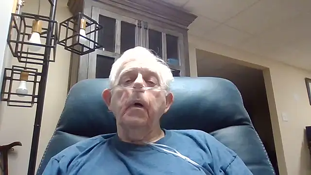 Snapshot of bootlegmanz chatting on June 17, 2026, 6:51 pm bootlegmanz online show from June 17, 2026, 6:51 pm