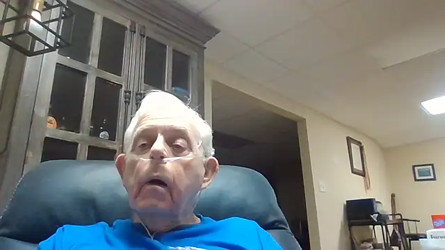 Snapshot of bootlegmanz chatting on May 20, 2026, 2:14 pm bootlegmanz online show from May 20, 2026, 2:14 pm