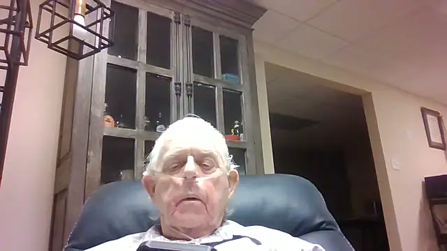 bootlegmanz online show from April 27, 2026, 2:37 pm