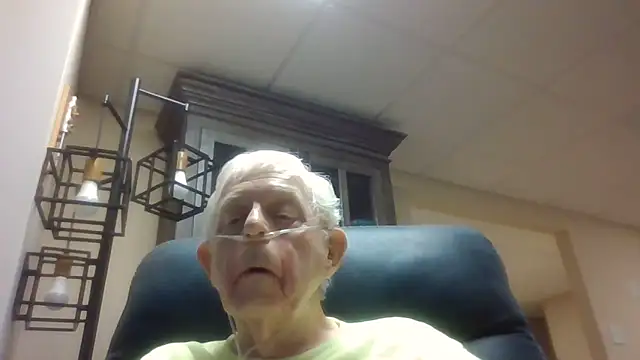 Snapshot of bootlegmanz chatting on June 14, 2026, 5:58 pm bootlegmanz online show from June 14, 2026, 5:58 pm