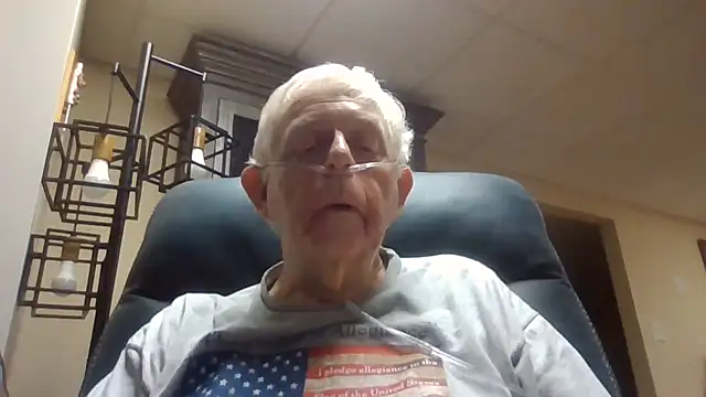 Snapshot of bootlegmanz chatting on June 20, 2026, 10:37 pm bootlegmanz online show from June 20, 2026, 10:37 pm