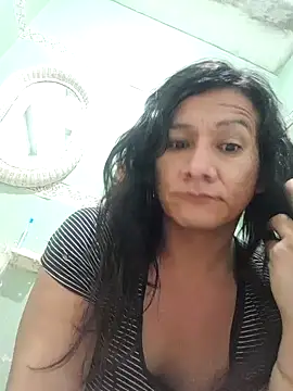miicheele32 online show from January 4, 2025, 8:28 am