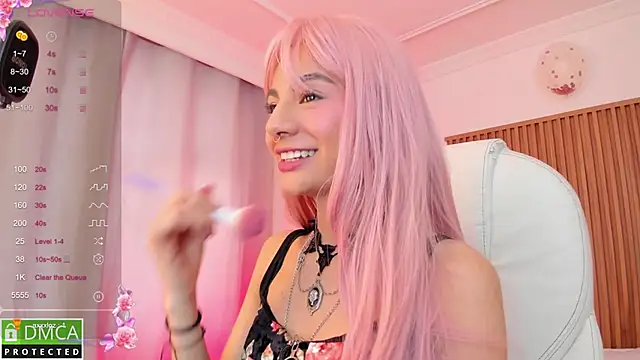 sophiecherry  online show from October 16, 2025, 9:01 pm