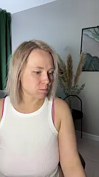 Snapshot of Charming_Daphny chatting on March 27, 2026, 5:05 am Charming Daphny online show from March 27, 2026, 5:05 am