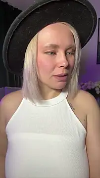 Snapshot of Charming_Daphny chatting on April 29, 2026, 7:01 am Charming Daphny online show from April 29, 2026, 7:01 am