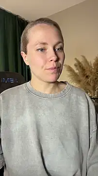 Snapshot of Charming_Daphny chatting on April 11, 2026, 6:21 am Charming Daphny online show from April 11, 2026, 6:21 am