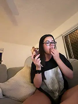 Snapshot of summermc_xx chatting on March 20, 2025, 9:48 am summermc xx online show from March 20, 2025, 9:48 am