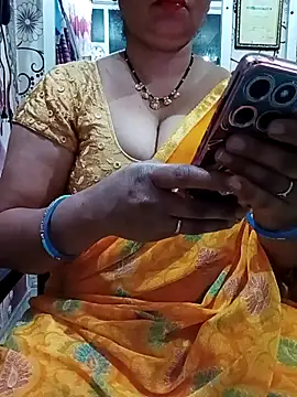 HOT RANII online show from February 12, 2026, 10:53 pm