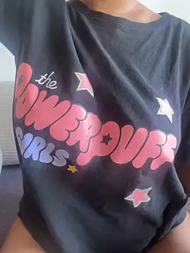 diosa202 online show from April 28, 2026, 2:43 pm