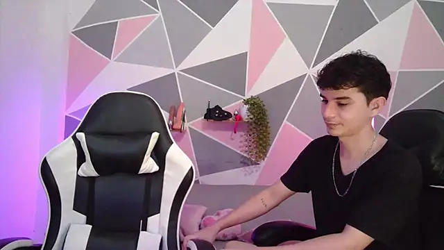 AndrewAnndCherry online show from June 18, 2026, 11:21 pm
