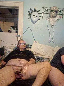 Snapshot of mcv131985 chatting on April 2, 2026, 8:59 pm mcv131985 online show from April 2, 2026, 8:59 pm