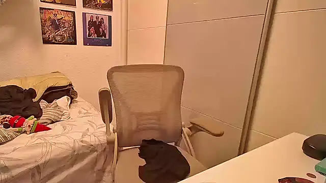 Snapshot of Marioo4k chatting on December 15, 2025, 4:57 pm Marioo4k online show from December 15, 2025, 4:57 pm