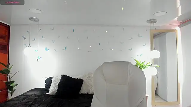  Antonnela  online show from March 23, 2026, 4:18 pm