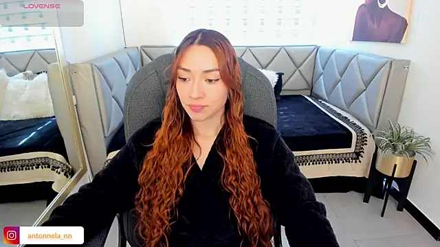 Snapshot of _Antonnela_ chatting on May 19, 2026, 7:43 pm Antonnela online show from May 19, 2026, 7:43 pm