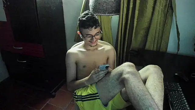 Snapshot of Waturox chatting on June 30, 2026, 8:53 pm Waturox online show from June 30, 2026, 8:53 pm