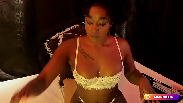 Snapshot of MiaKnox chatting on February 19, 2026, 12:07 am MiaKnox online show from February 19, 2026, 12:07 am