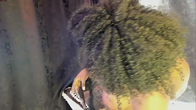 MiaKnox online show from February 3, 2026, 12:10 am