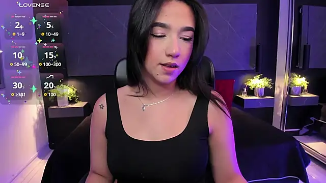 Snapshot of SaraaMills chatting on May 22, 2026, 3:26 am SaraaMills online show from May 22, 2026, 3:26 am