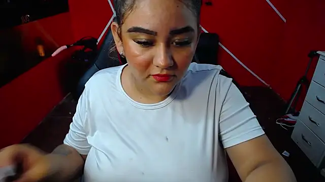 Snapshot of loly_bigbooty4u chatting on November 23, 2025, 6:23 am loly bigbooty4u online show from November 23, 2025, 6:23 am