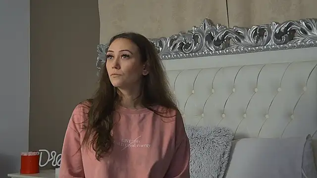 Snapshot of AliceMunro chatting on November 4, 2025, 5:06 pm AliceMunro online show from November 4, 2025, 5:06 pm