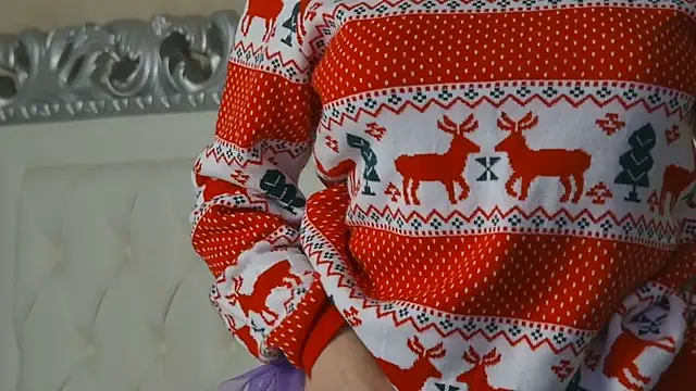 Snapshot of AliceMunro chatting on December 2, 2025, 8:43 pm AliceMunro online show from December 2, 2025, 8:43 pm