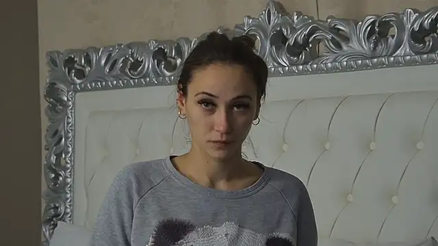 Snapshot of AliceMunro chatting on October 19, 2025, 4:54 pm AliceMunro online show from October 19, 2025, 4:54 pm