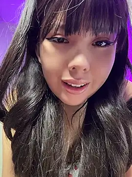 Snapshot of MarielQueenx chatting on May 18, 2026, 5:56 am MarielQueenx online show from May 18, 2026, 5:56 am