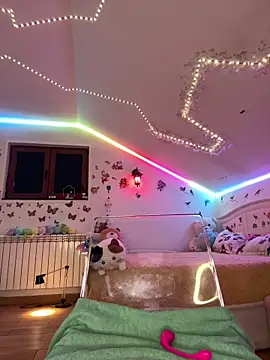 Snapshot of SelenaBee chatting on March 11, 2026, 5:56 am SelenaBee online show from March 11, 2026, 5:56 am