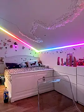 Snapshot of SelenaBee chatting on October 11, 2025, 7:53 am SelenaBee online show from October 11, 2025, 7:53 am