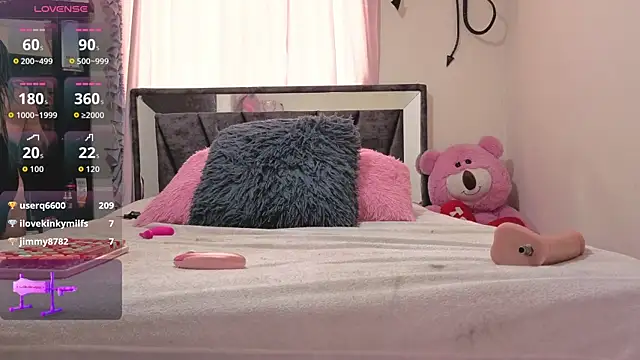 Hotsamantamature online show from February 12, 2026, 8:19 pm