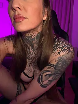 Snapshot of ElenaHaze chatting on June 10, 2026, 6:09 pm ElenaHaze online show from June 10, 2026, 6:09 pm
