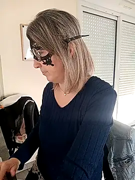 Snapshot of Rose_Libertine chatting on March 16, 2026, 8:40 am Rose Libertine online show from March 16, 2026, 8:40 am