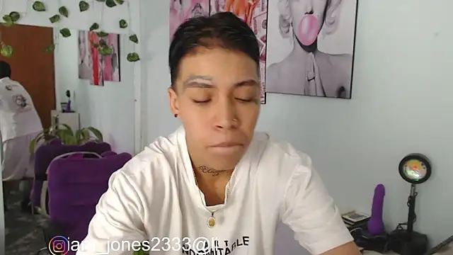 Jonesliam23 online show from January 24, 2025, 7:49 pm