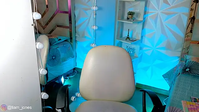 Jonesliam23 online show from June 7, 2026, 7:52 pm
