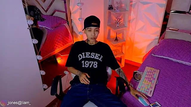 Jonesliam23 online show from May 11, 2026, 7:22 pm