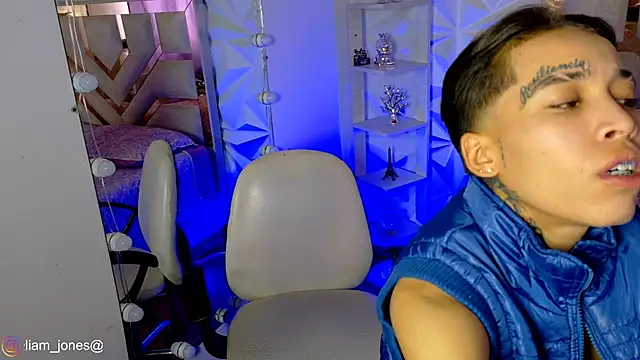 Jonesliam23 online show from May 21, 2026, 7:55 pm