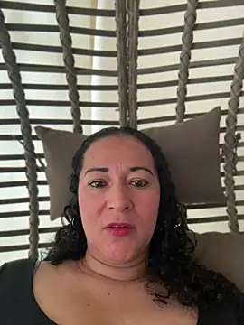 Snapshot of luisa_curli chatting on May 13, 2026, 10:28 pm luisa curli online show from May 13, 2026, 10:28 pm