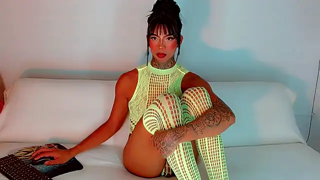 Snapshot of laura_sweett120 chatting on February 21, 2025, 10:48 pm laura sweett120 online show from February 21, 2025, 10:48 pm